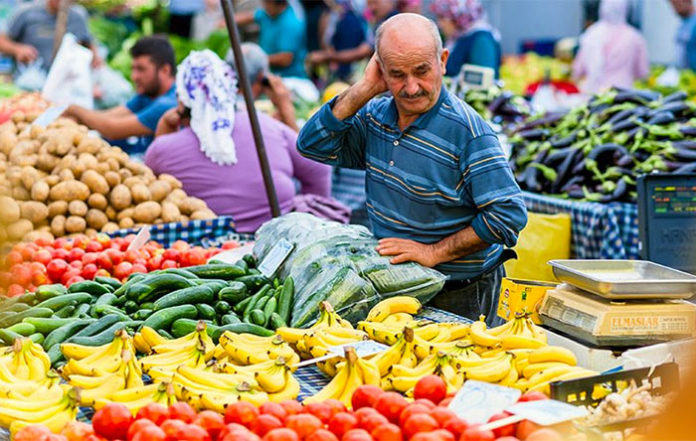 Pazar esnafı düşünceli