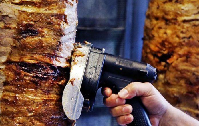 'Bakterili eti çamaşır suyuyla yıkayıp döner yapıyorlar' Tr724