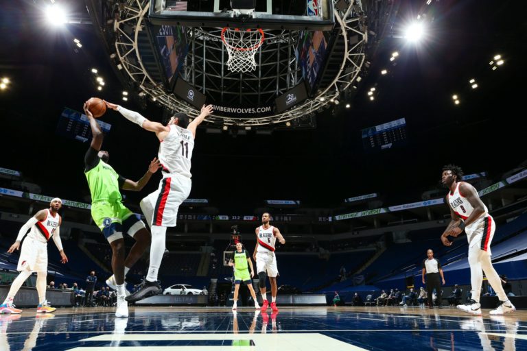 22. Double-double’nı yapan Enes Kanter, galibiyeti Yusuf Bekmezci’ye adadı