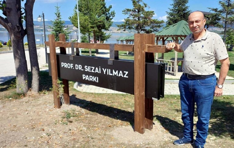 AKP’li belediye başkanı, ameliyatını yapan doktorun ismini parka verdi