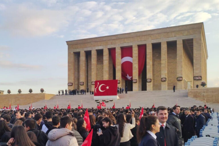 Anıtkabir’de şeriat sloganları attı, Cumhuriyet’e lanet okudu; tutuklandı