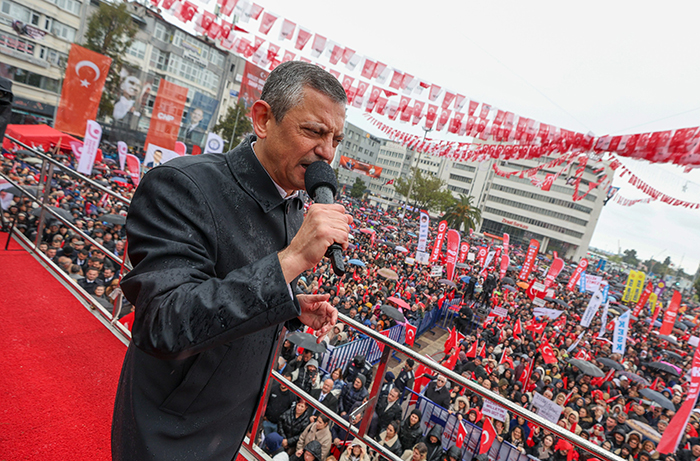 Özgür Özel: “Halkın oyuyla gelenler, seçimle gitmek istemiyor; bunun adı darbedir”